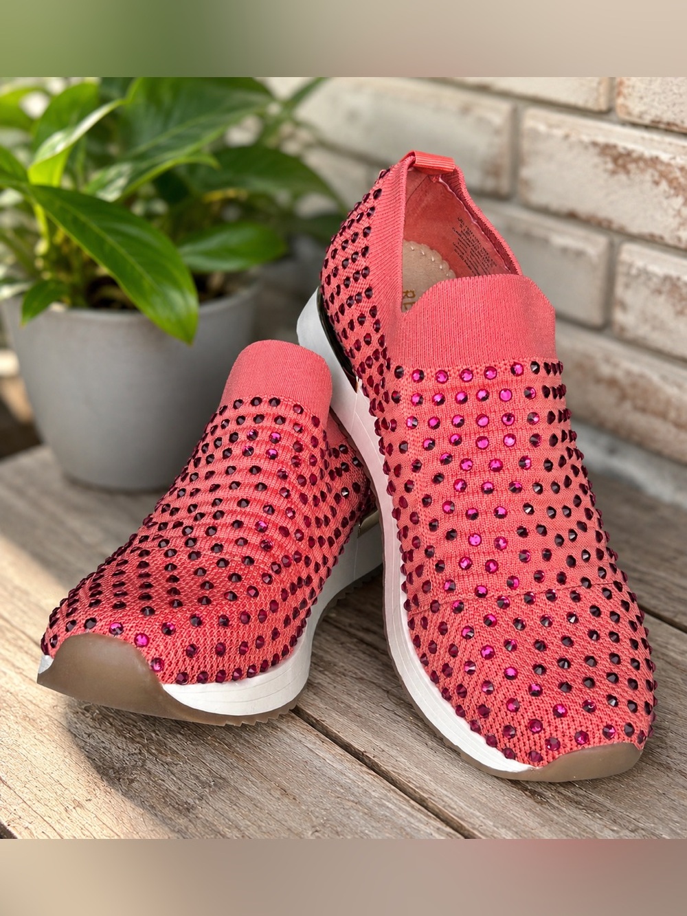 Kenneth Cole Reaction Coral Pink Rhinestone Jewel Joggers Slip-On Sneakers Sz 8